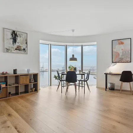 2 Bedroom Lovely In C *