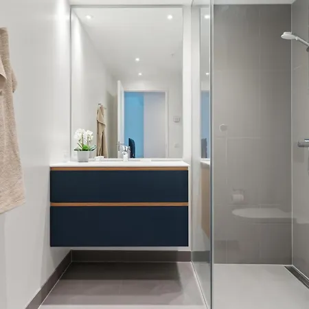 2 Bedroom Lovely In C