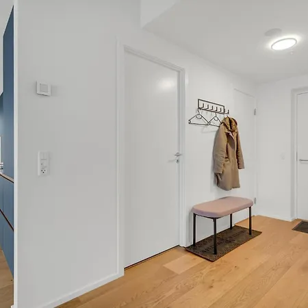 Апартаменты 2 Bedroom Lovely In C